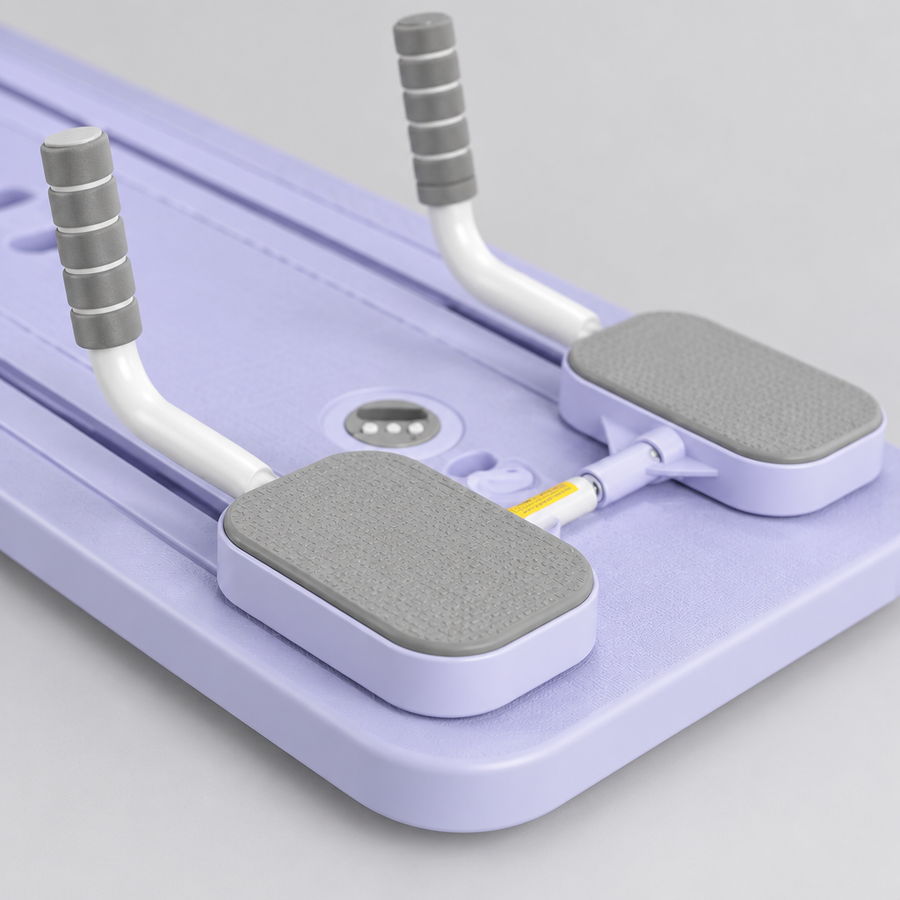 Detail: gepolsterte Fußplatten und Haltegriffe des Pilates Boards